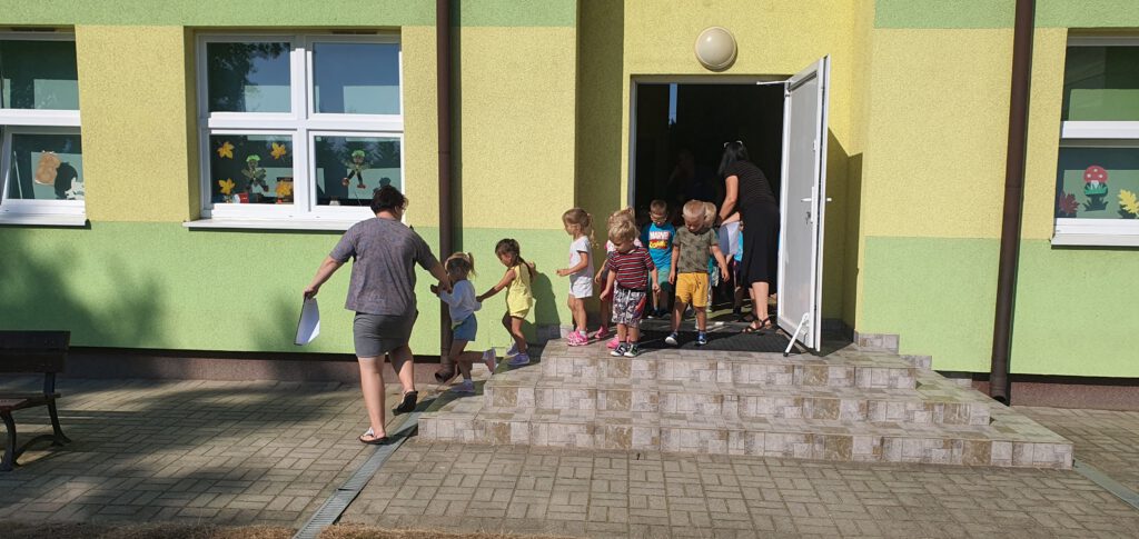 ewakuacja dzieci z przedszkola