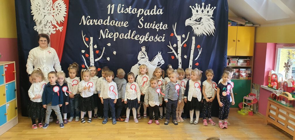 11 listopada zdjęcie grupy przedszkolnej