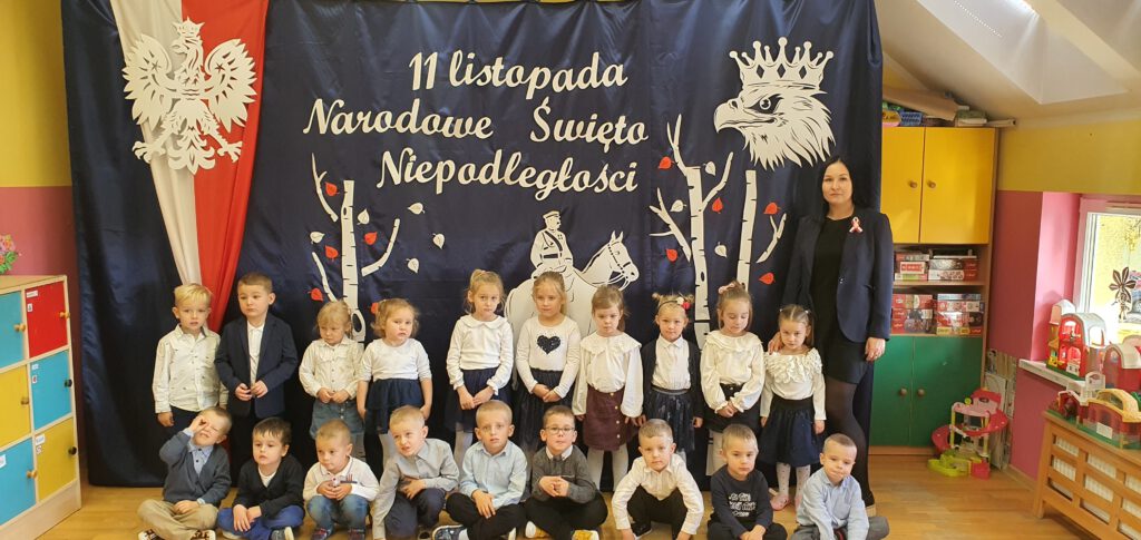 11 listopada zdjęcie grupy przedszkolnej